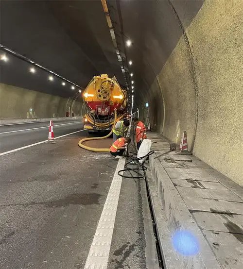 平果隧道排水渠清淤